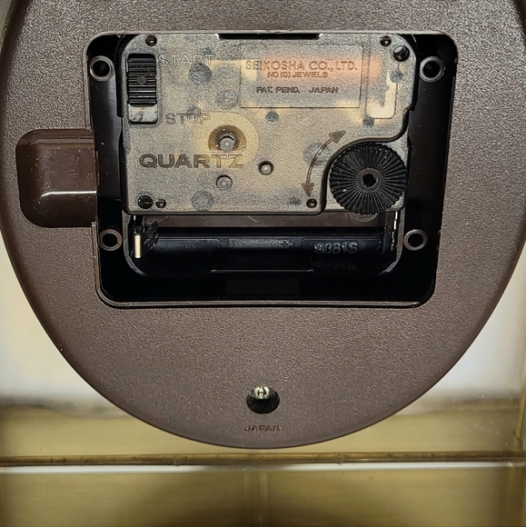 Vintage Seiko Quartz Lucite and Brass Desk Mantle Clock QQZ337S - Made in Japan - Picture 5 of 8